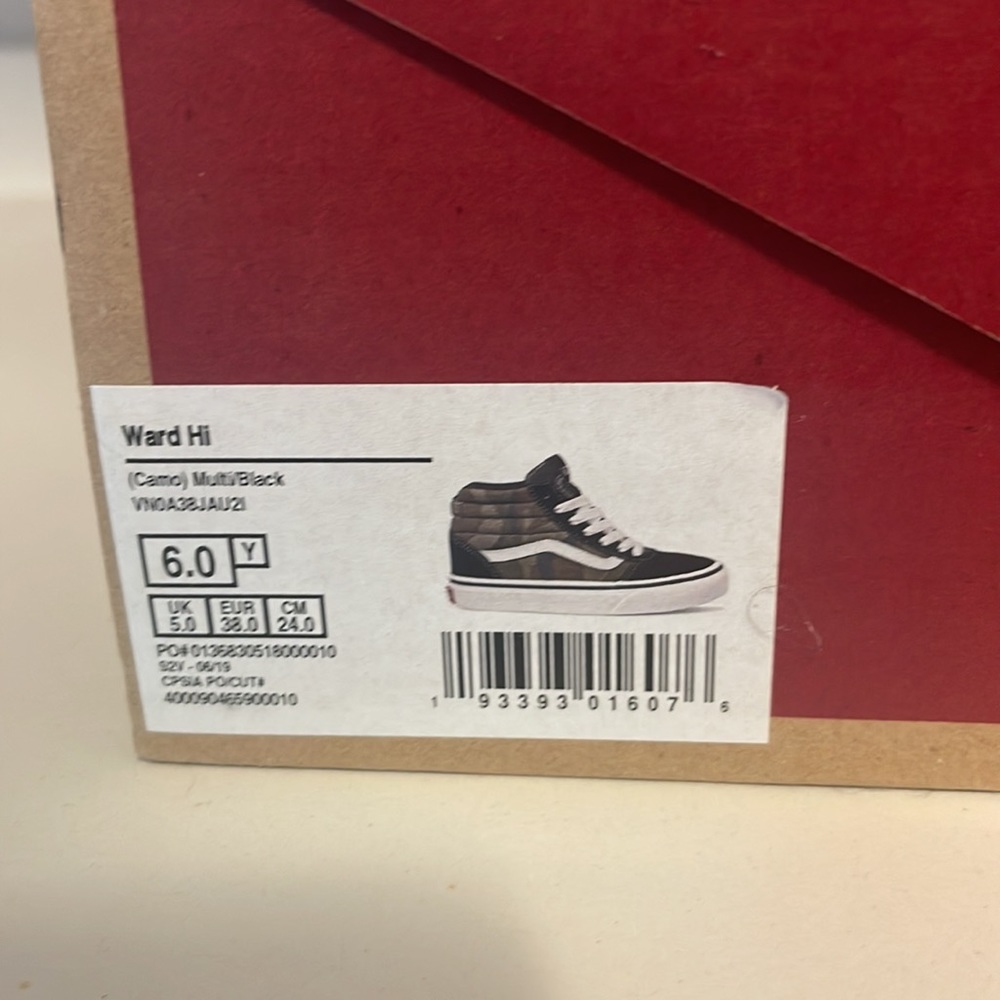 Vans - Picture 2 of 4